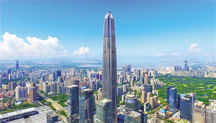 深圳平安金融中心云际观光层迎来高铁大客流.